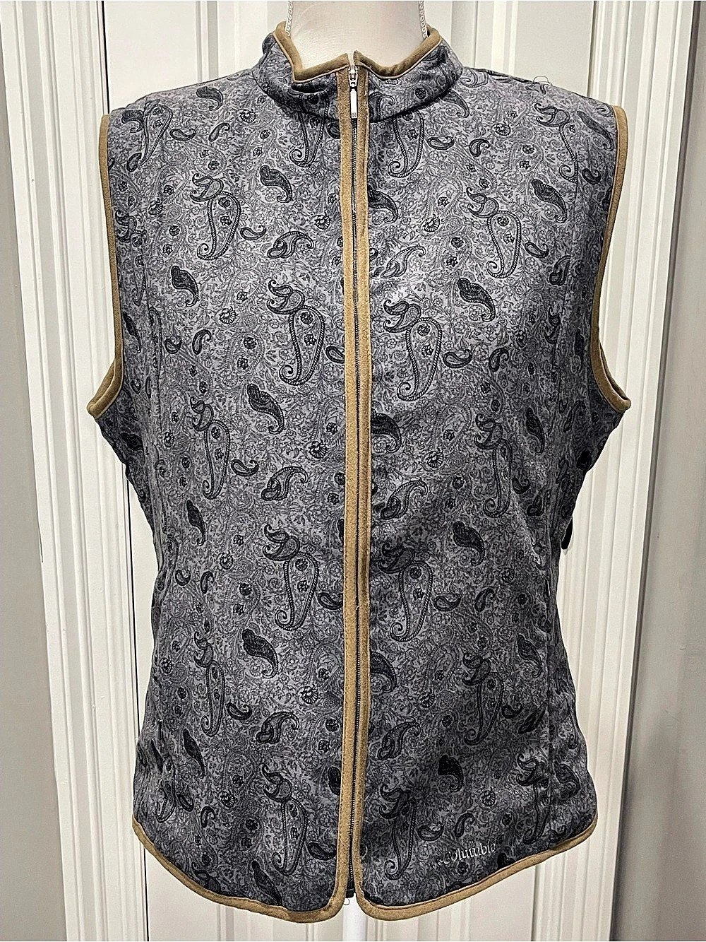 Columbia River Resort Women’s Paisley Vest in Gray Size Small Like New